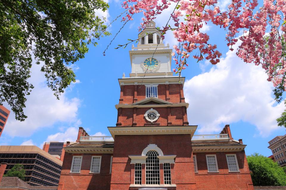 Independence Hall building, old landmark. Georgian architecture. Spring time cherry blossoms, istock