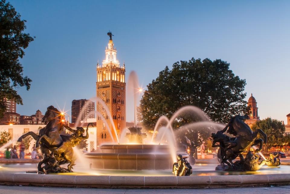 J.C. Nichols Memorial Fountain, Country Club Plaza, Kansas City, MO iStock-155781506