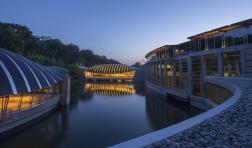 Photo Crystal Bridges at night