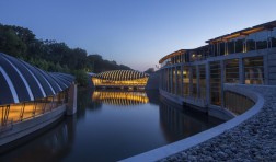 Photo Crystal Bridges at night