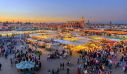 Photo Djemaa El Fna Square with Koutoubia Mosque, Marrakech, Morocco